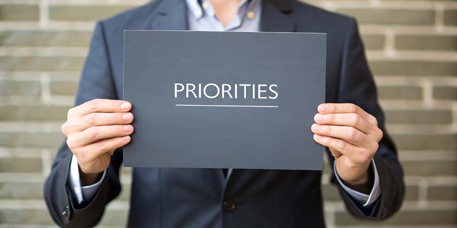 ビジネスローン選びで何を優先するかが重要であることをイメージした画像
